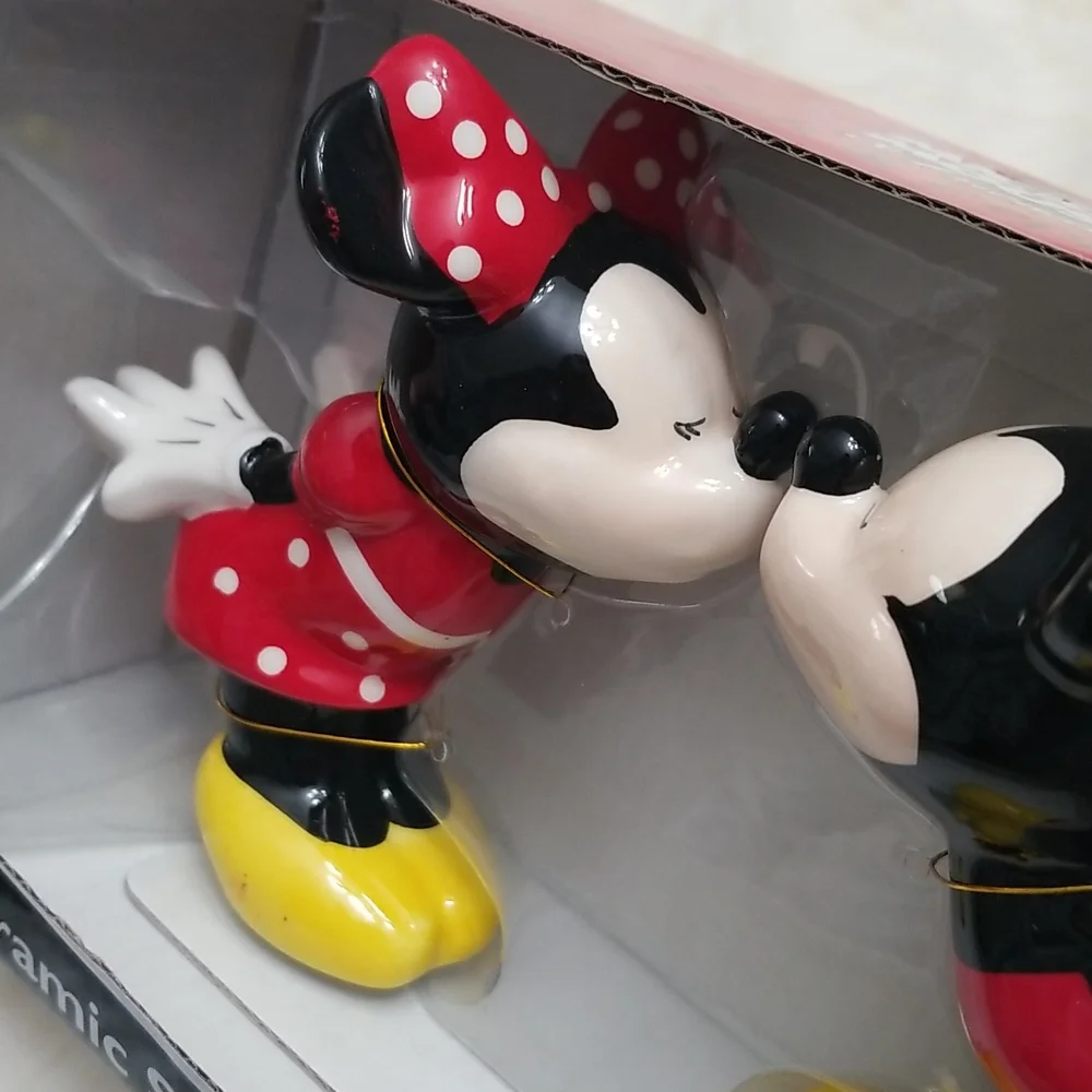 Disney Mickey and Minnie mouse salt & pepper shakers - Picture 5 of 6